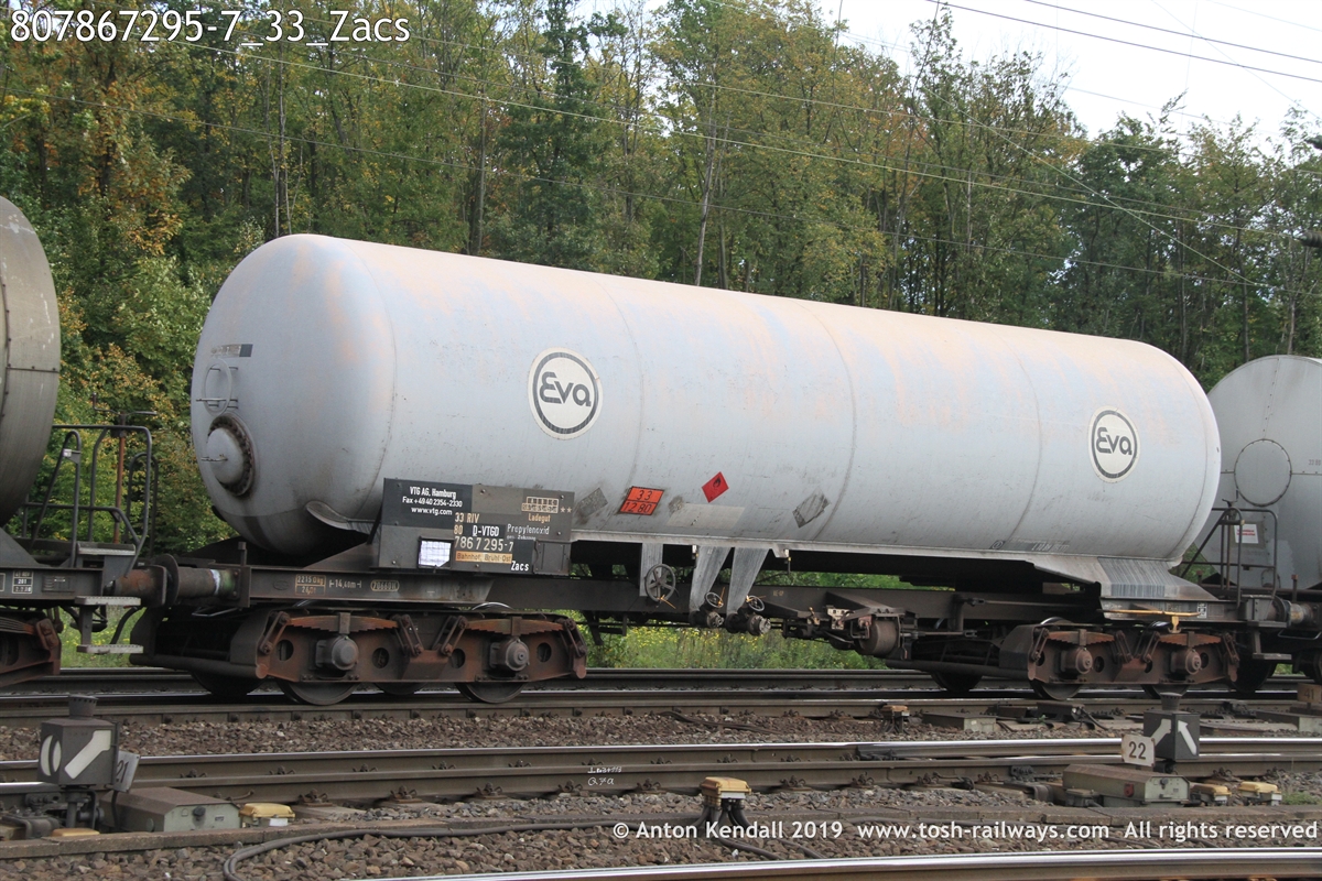 807867295-7_33_Zacs.JPG